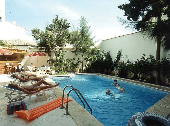 Akdeniz Apart Hotel Kusadasi Bagian luar foto